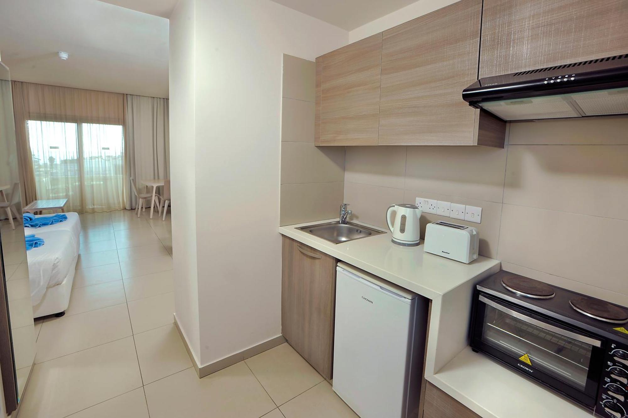 Euronapa Hotel Apartments 아이아 나파 외부 사진